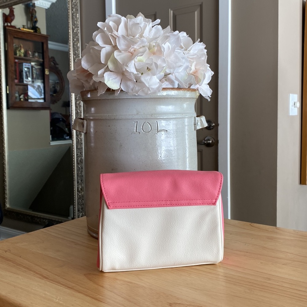 Diptyque Paris Airways Breast Cancer Makeup/Toiletry Bag - Picture 4 of 9